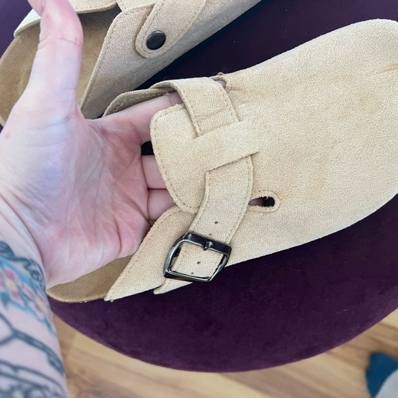 Tan house slippers - Picture 3 of 4